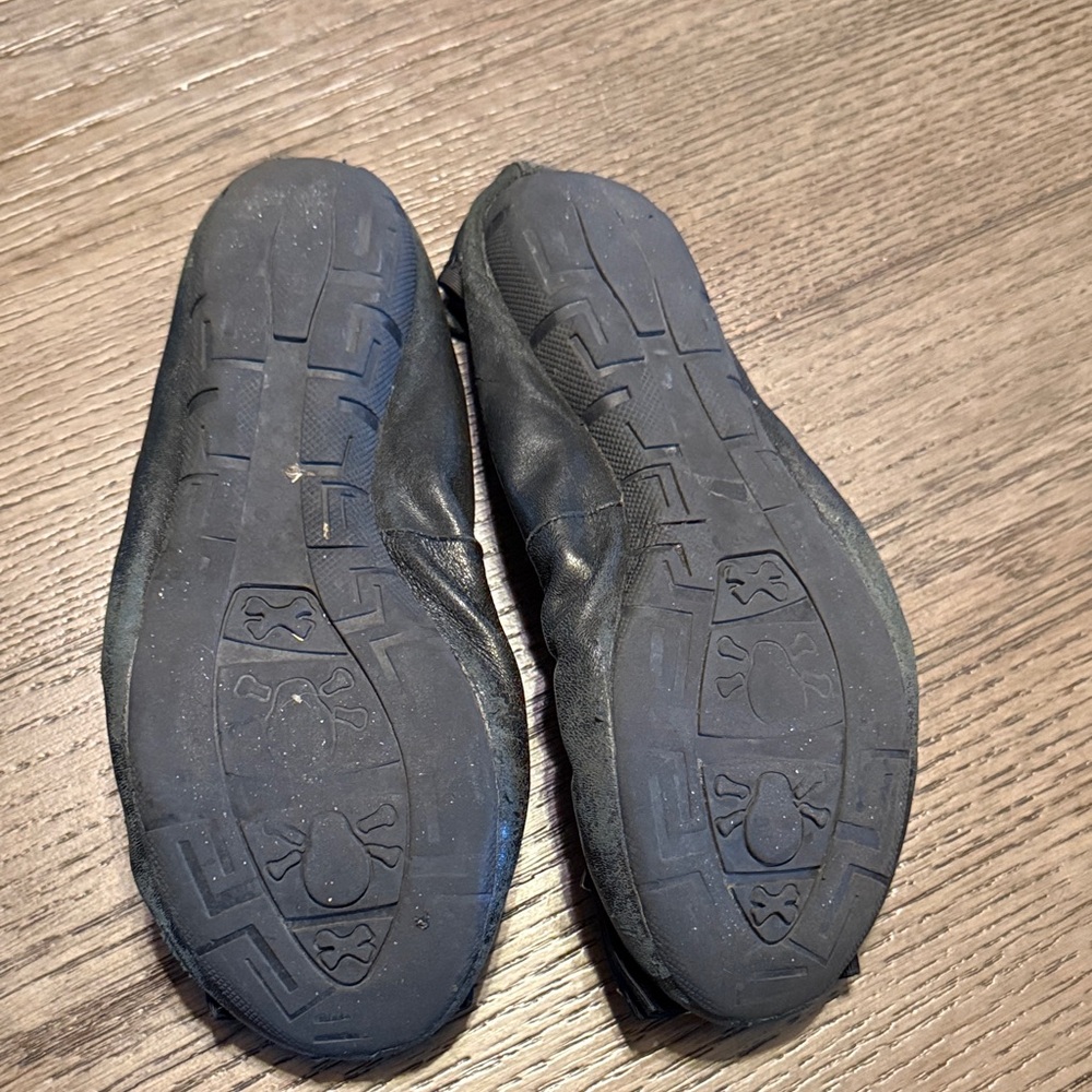 Authentic CHANEL Black Leather Ballet Flats with Gold CC Emblem - Picture 4 of 5